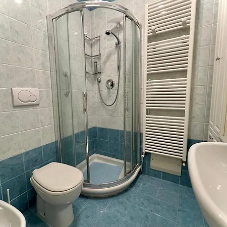 Con Piscina E Parco شقة