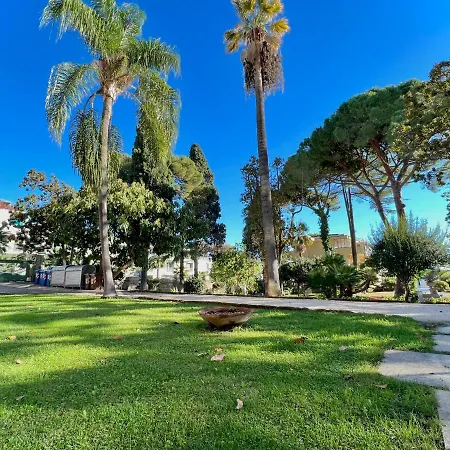 Con Piscina E Parco شقة *